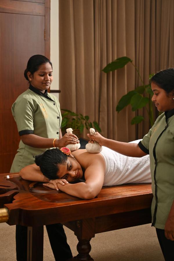 The Sacred Lotus Ayurveda Wellness Retreat Hotel Kochi Ngoại thất bức ảnh